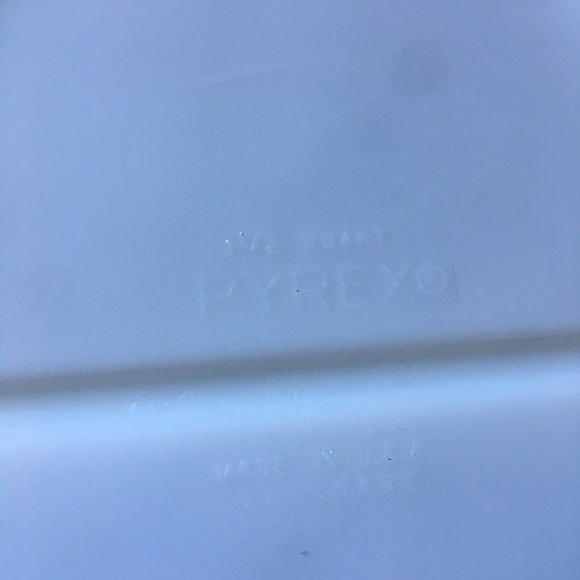 Divided Pyrex Casserole Baker Server Dish & Lid. 1.5 quarts Vintage FLAWLESS - Picture 4 of 4
